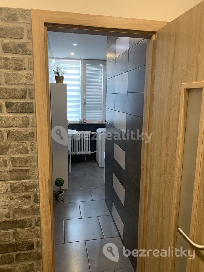 Prenájom bytu 2-izbový 54 m², Spojovací, Čelákovice, Středočeský kraj Prenájom bytu 2-izbový 54 m², Spojovací, Čelákovice, Středočeský kraj