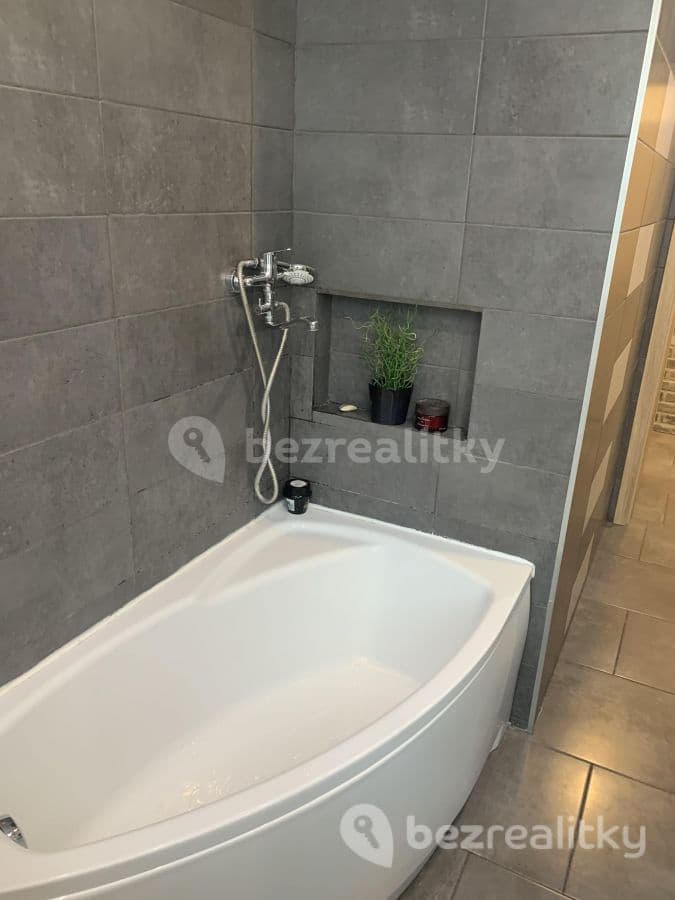 Prenájom bytu 2-izbový 54 m², Spojovací, Čelákovice, Středočeský kraj Prenájom bytu 2-izbový 54 m², Spojovací, Čelákovice, Středočeský kraj