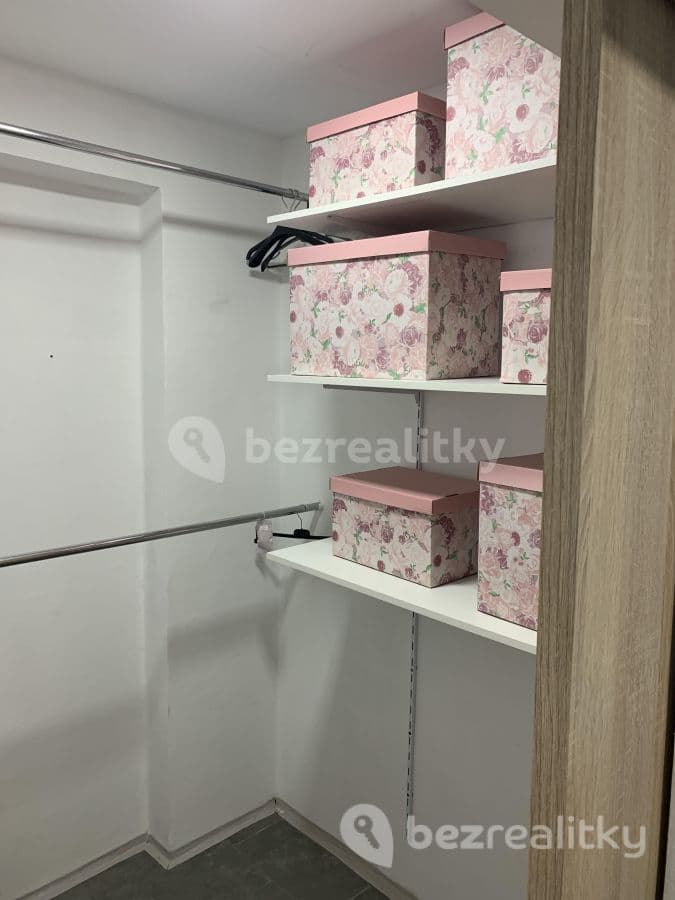 Prenájom bytu 2-izbový 54 m², Spojovací, Čelákovice, Středočeský kraj Prenájom bytu 2-izbový 54 m², Spojovací, Čelákovice, Středočeský kraj