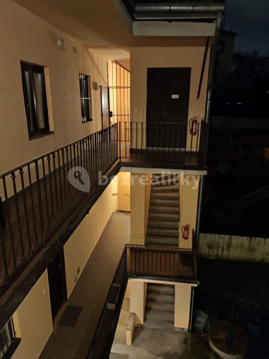 Prenájom bytu 1-izbový 33 m², Pod Vítkovem, Praha, Praha Prenájom bytu 1-izbový 33 m², Pod Vítkovem, Praha, Praha
