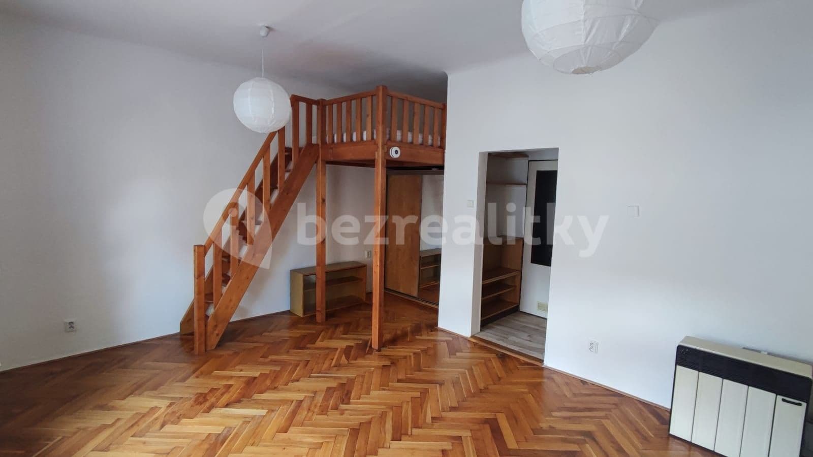 Prenájom bytu 1-izbový 33 m², Pod Vítkovem, Praha, Praha Prenájom bytu 1-izbový 33 m², Pod Vítkovem, Praha, Praha