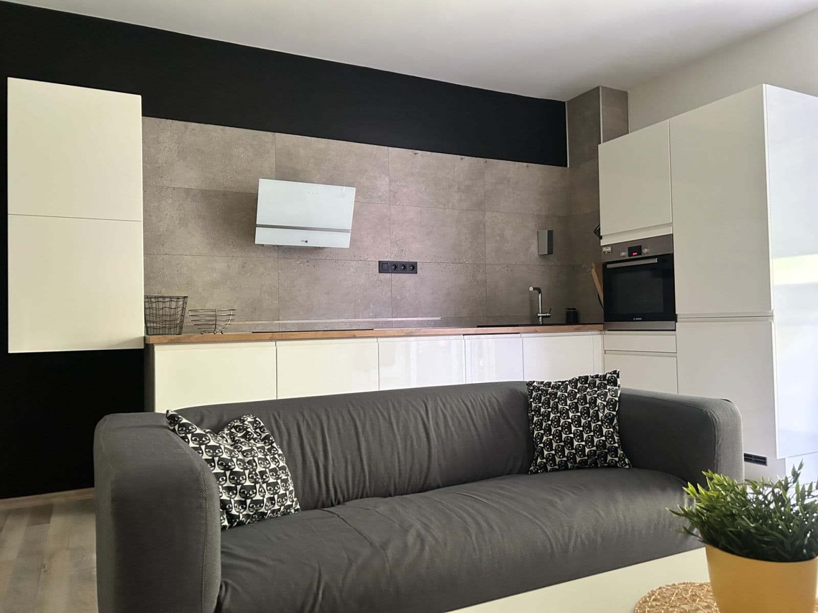 Prenájom bytu 1-izbový 41 m², K Železnej studienke, Bratislava - mestská časť Staré Mesto, Bratislavský kraj Prenájom bytu 1-izbový 41 m², K Železnej studienke, Bratislava - mestská časť Staré Mesto, Bratislavský kraj