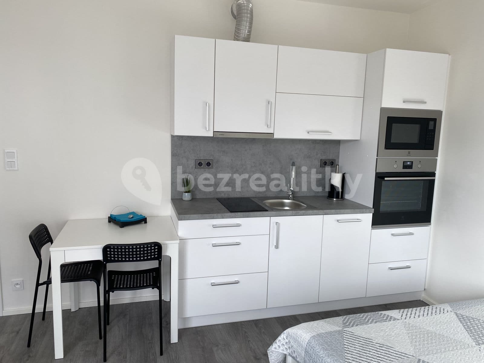 Prenájom bytu 1-izbový 28 m², Ocelářská, Praha, Praha Prenájom bytu 1-izbový 28 m², Ocelářská, Praha, Praha