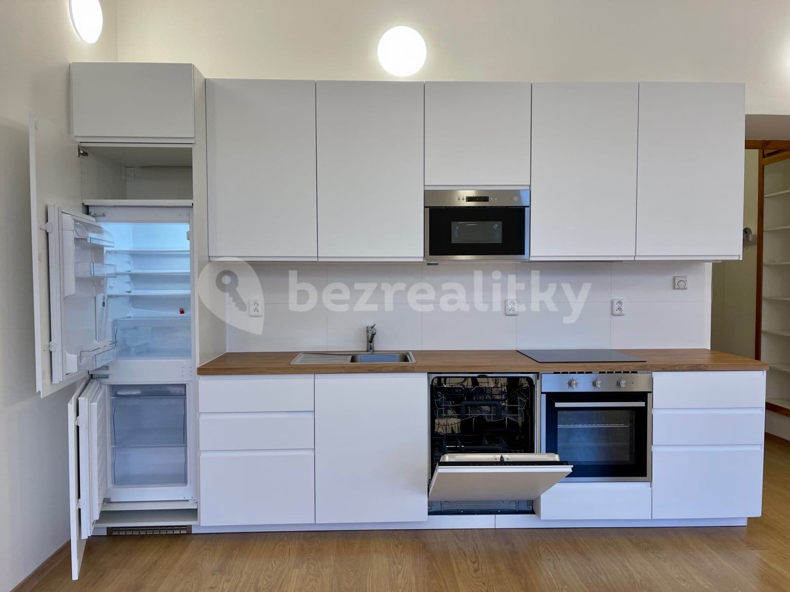 Prenájom bytu 1-izbový 52 m², Letohradská, Praha, Praha Prenájom bytu 1-izbový 52 m², Letohradská, Praha, Praha