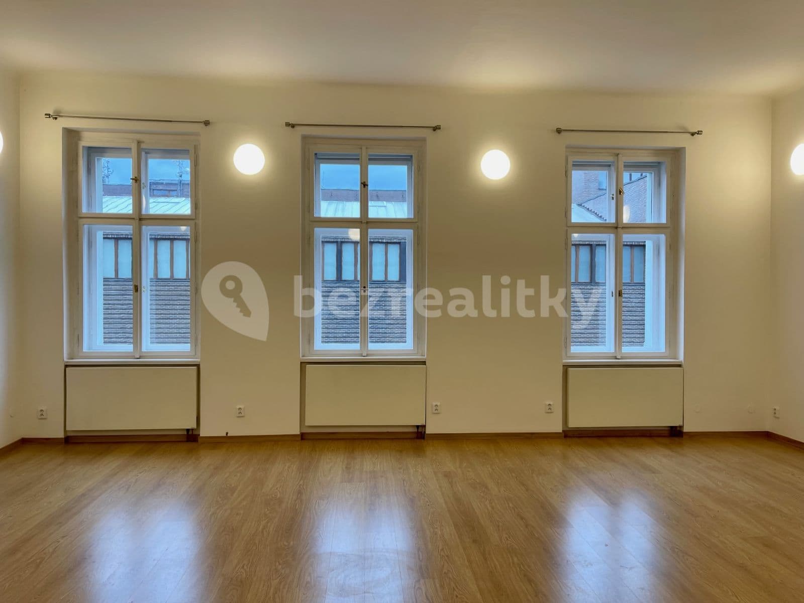 Prenájom bytu 1-izbový 52 m², Letohradská, Praha, Praha Prenájom bytu 1-izbový 52 m², Letohradská, Praha, Praha