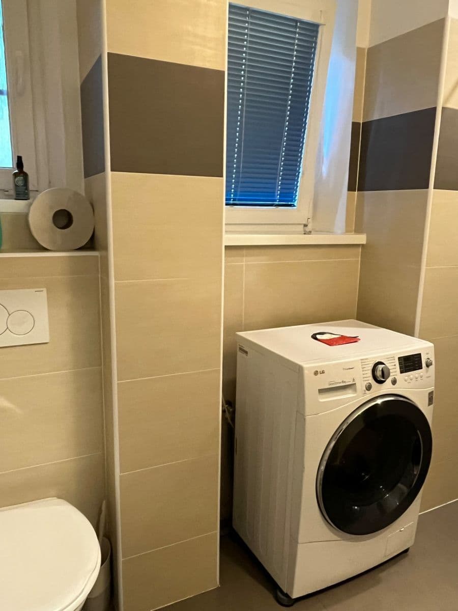 Prenájom bytu 1-izbový 25 m², Na Dolinách, Praha, Praha Prenájom bytu 1-izbový 25 m², Na Dolinách, Praha, Praha