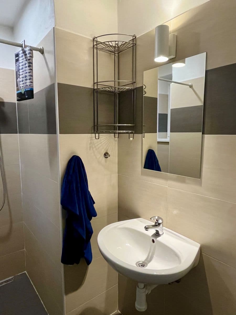 Prenájom bytu 1-izbový 25 m², Na Dolinách, Praha, Praha Prenájom bytu 1-izbový 25 m², Na Dolinách, Praha, Praha