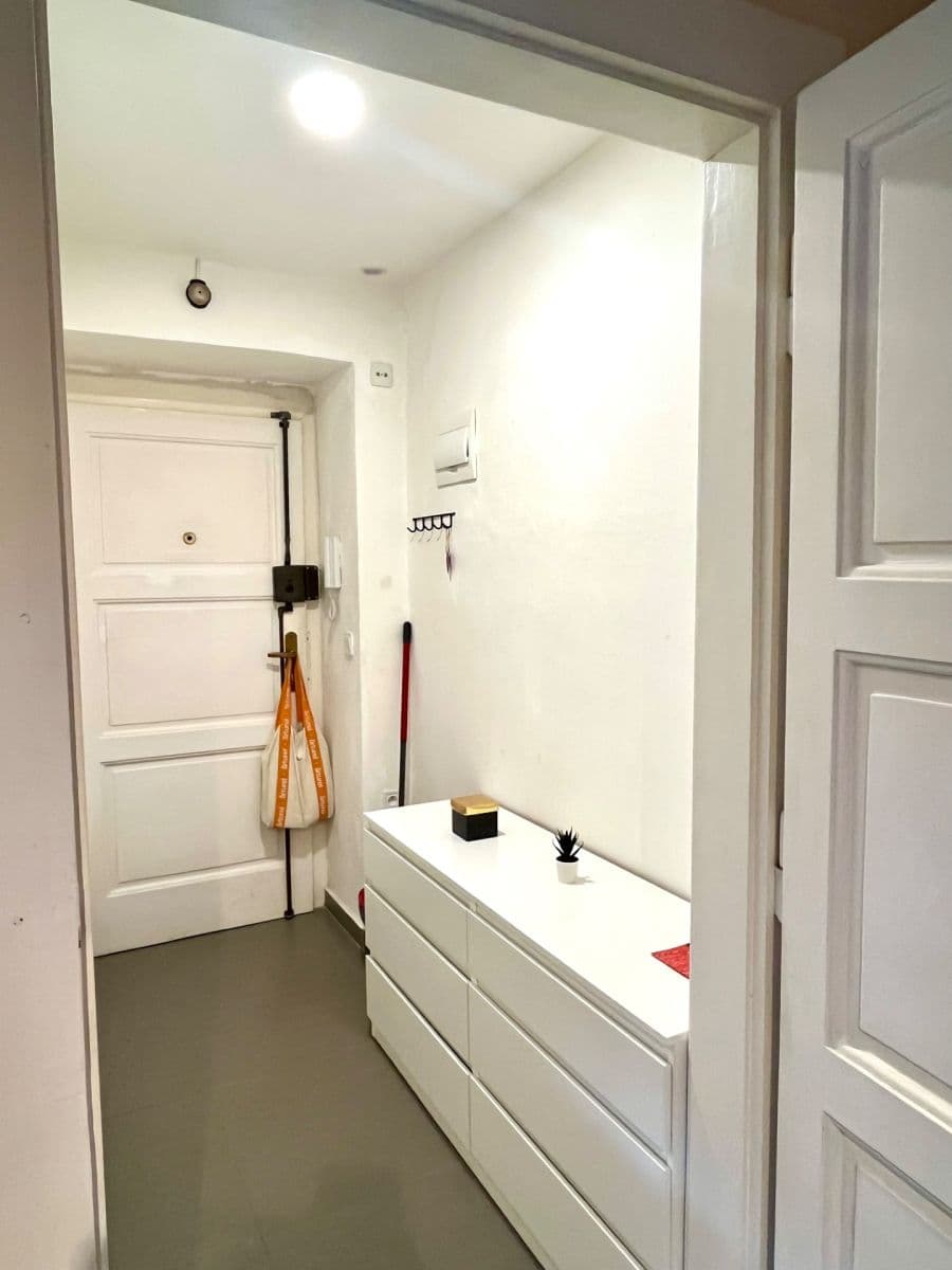 Prenájom bytu 1-izbový 25 m², Na Dolinách, Praha, Praha Prenájom bytu 1-izbový 25 m², Na Dolinách, Praha, Praha