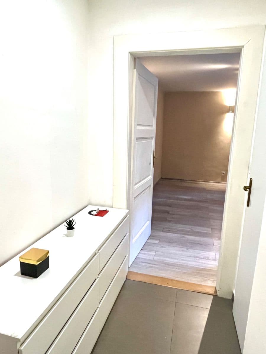 Prenájom bytu 1-izbový 25 m², Na Dolinách, Praha, Praha Prenájom bytu 1-izbový 25 m², Na Dolinách, Praha, Praha