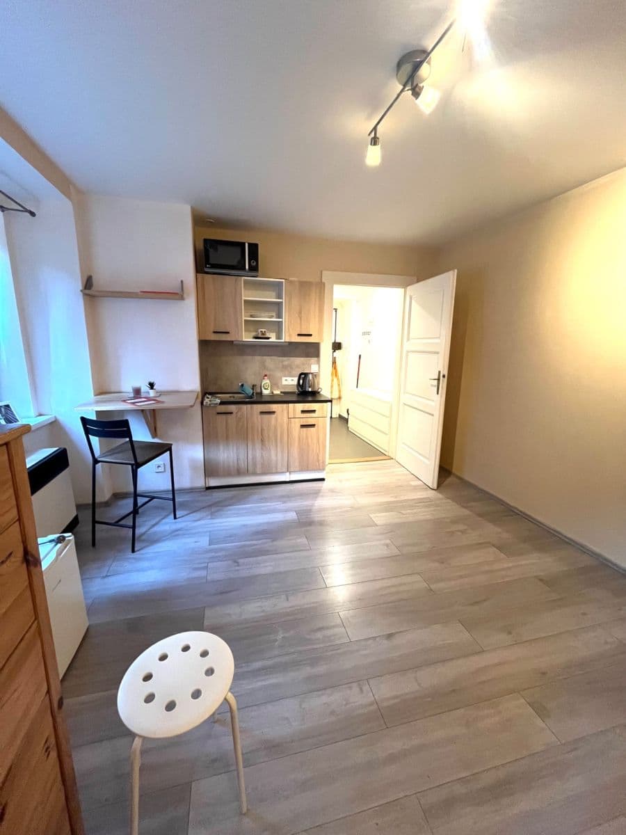 Prenájom bytu 1-izbový 25 m², Na Dolinách, Praha, Praha Prenájom bytu 1-izbový 25 m², Na Dolinách, Praha, Praha