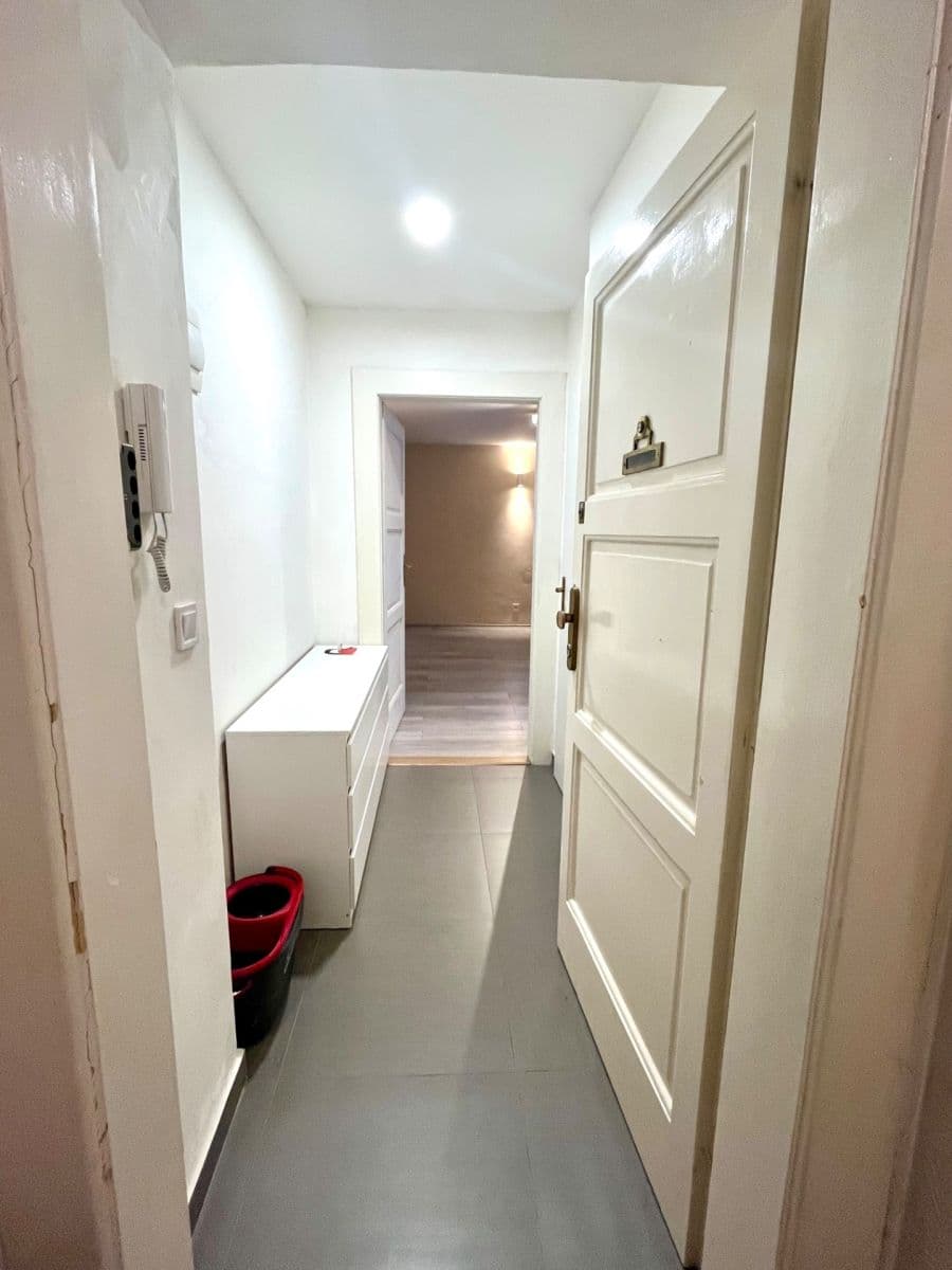 Prenájom bytu 1-izbový 25 m², Na Dolinách, Praha, Praha Prenájom bytu 1-izbový 25 m², Na Dolinách, Praha, Praha