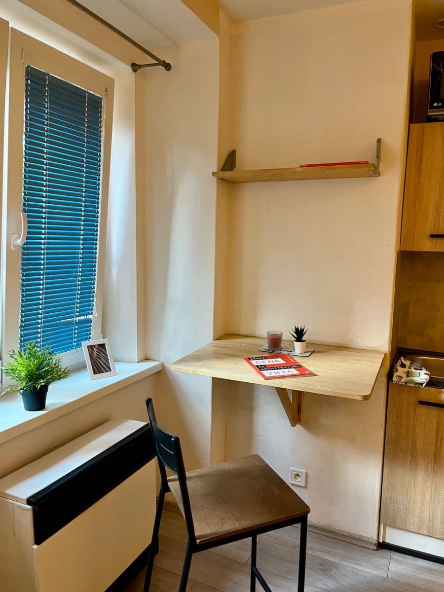 Prenájom bytu 1-izbový 25 m², Na Dolinách, Praha, Praha Prenájom bytu 1-izbový 25 m², Na Dolinách, Praha, Praha