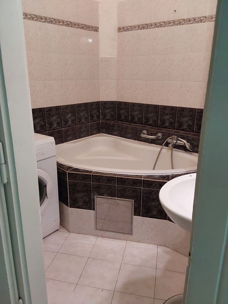 Prenájom bytu 1-izbový 44 m², Madridská, Praha, Praha Prenájom bytu 1-izbový 44 m², Madridská, Praha, Praha