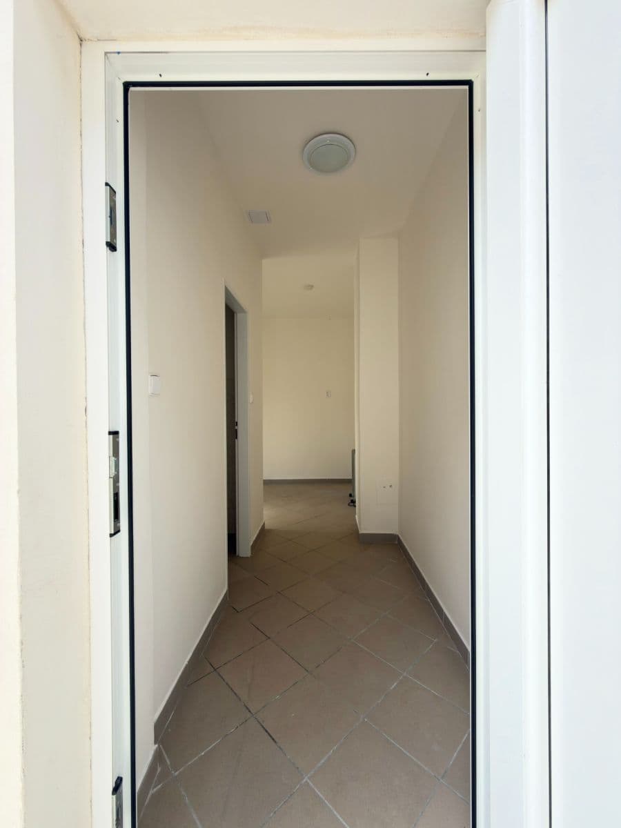 Prenájom bytu 1-izbový 18 m², Zbynická, Praha, Praha Prenájom bytu 1-izbový 18 m², Zbynická, Praha, Praha