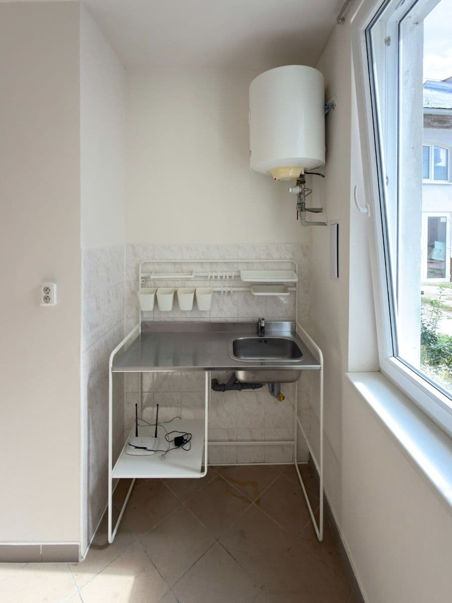 Prenájom bytu 1-izbový 18 m², Zbynická, Praha, Praha Prenájom bytu 1-izbový 18 m², Zbynická, Praha, Praha