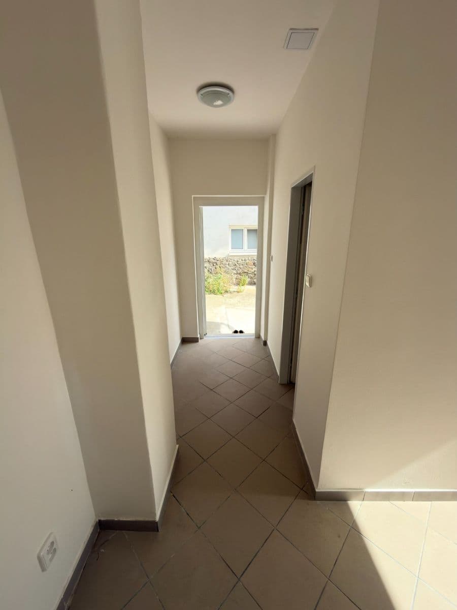 Prenájom bytu 1-izbový 18 m², Zbynická, Praha, Praha Prenájom bytu 1-izbový 18 m², Zbynická, Praha, Praha