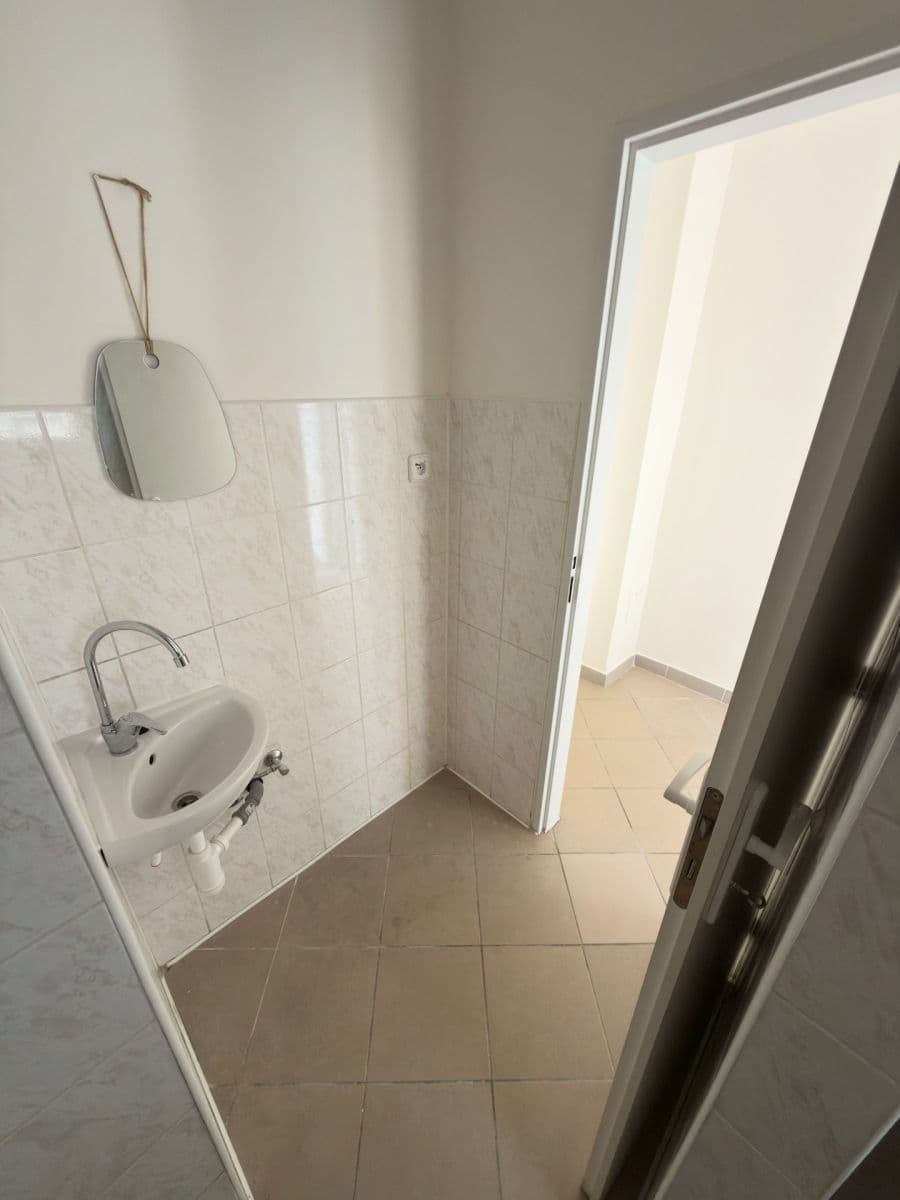 Prenájom bytu 1-izbový 18 m², Zbynická, Praha, Praha Prenájom bytu 1-izbový 18 m², Zbynická, Praha, Praha