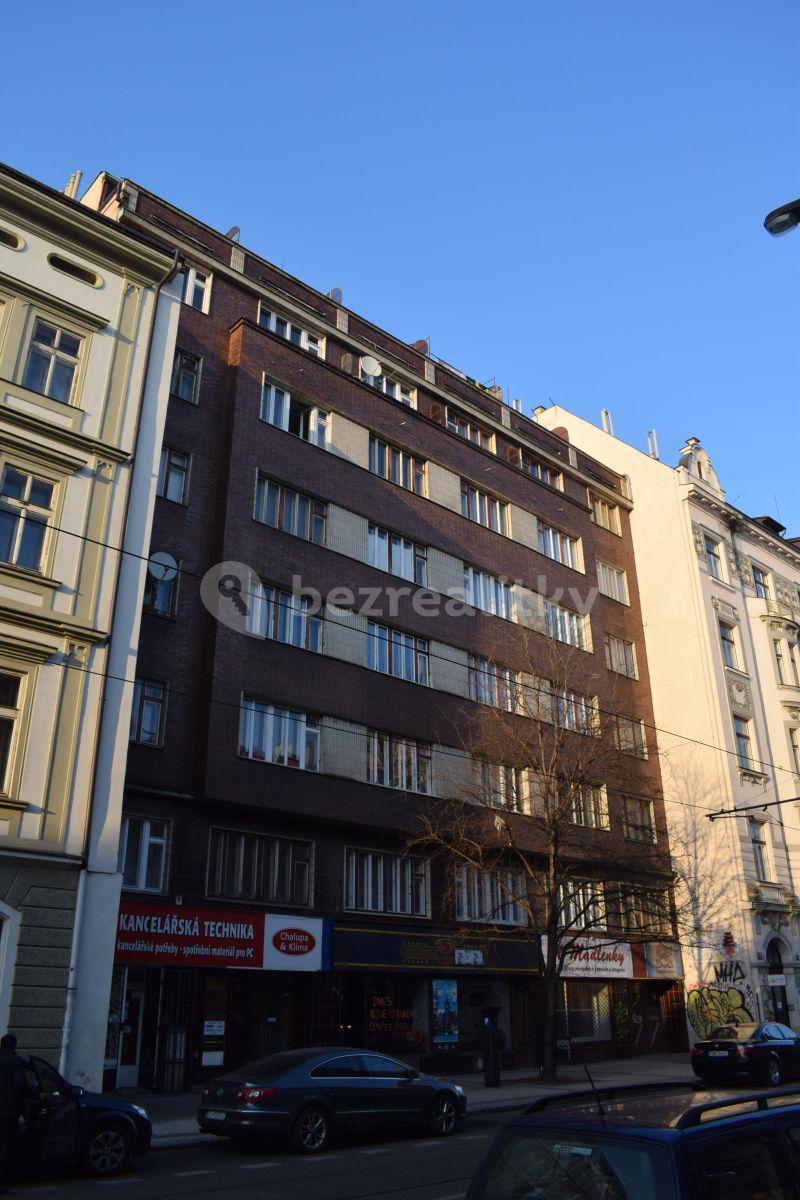 Prenájom bytu 1-izbový 33 m², Sokolovská, Praha, Praha