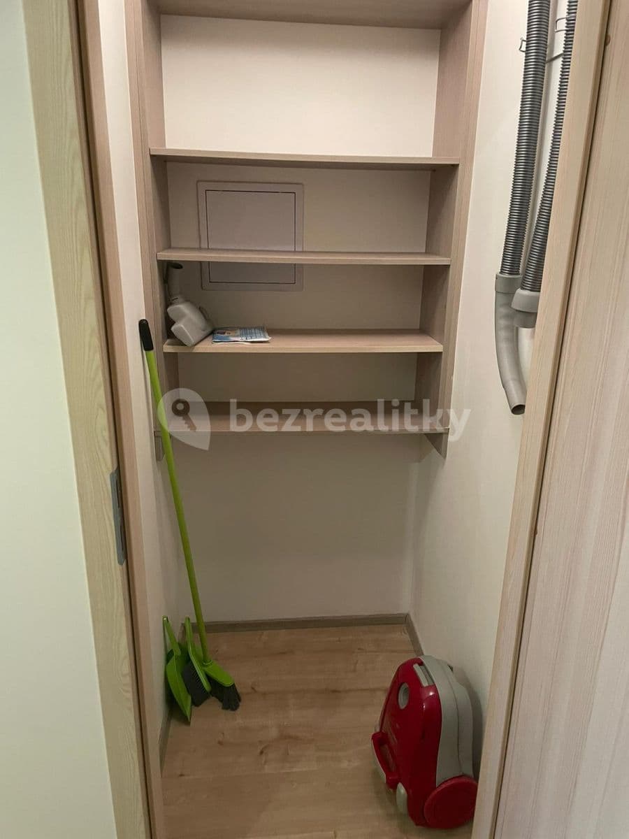 Prenájom bytu 1-izbový 33 m², Freyova, Praha, Praha Prenájom bytu 1-izbový 33 m², Freyova, Praha, Praha