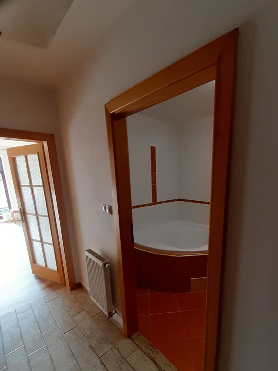 Prenájom bytu 2-izbový 67 m², Masarykovo náměstí, Stříbro, Plzeňský kraj Prenájom bytu 2-izbový 67 m², Masarykovo náměstí, Stříbro, Plzeňský kraj