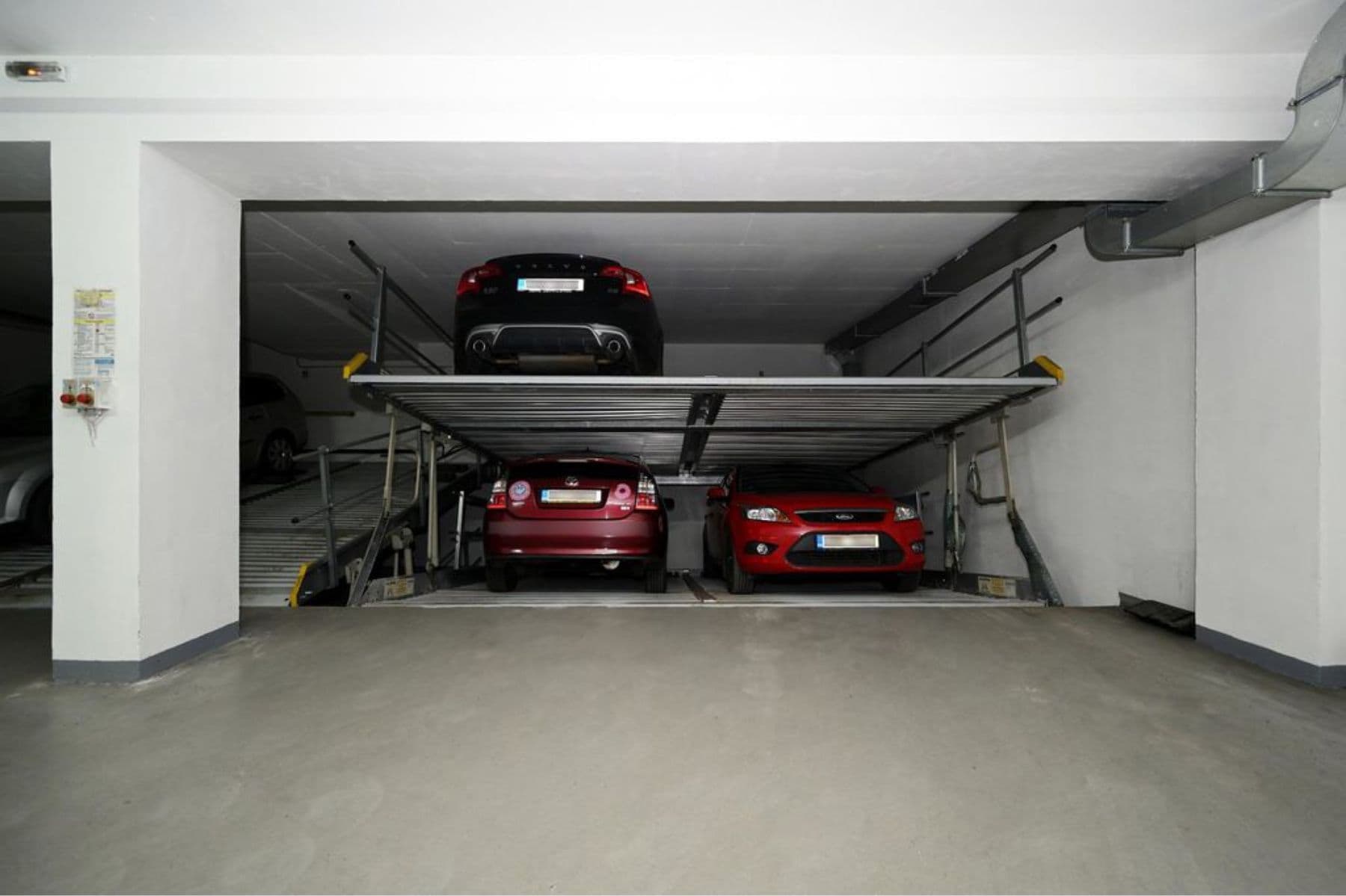 Prenájom garáže 10 m², Voroněžská, Praha, Praha Prenájom garáže 10 m², Voroněžská, Praha, Praha