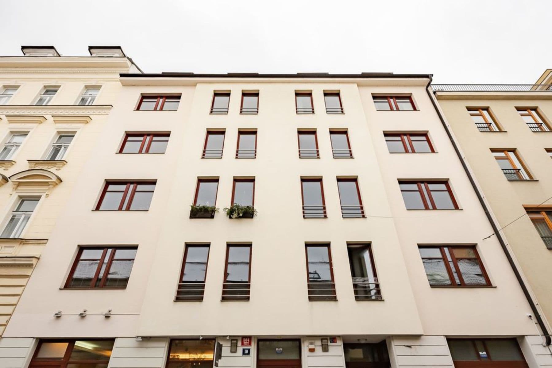 Prenájom garáže 10 m², Voroněžská, Praha, Praha Prenájom garáže 10 m², Voroněžská, Praha, Praha