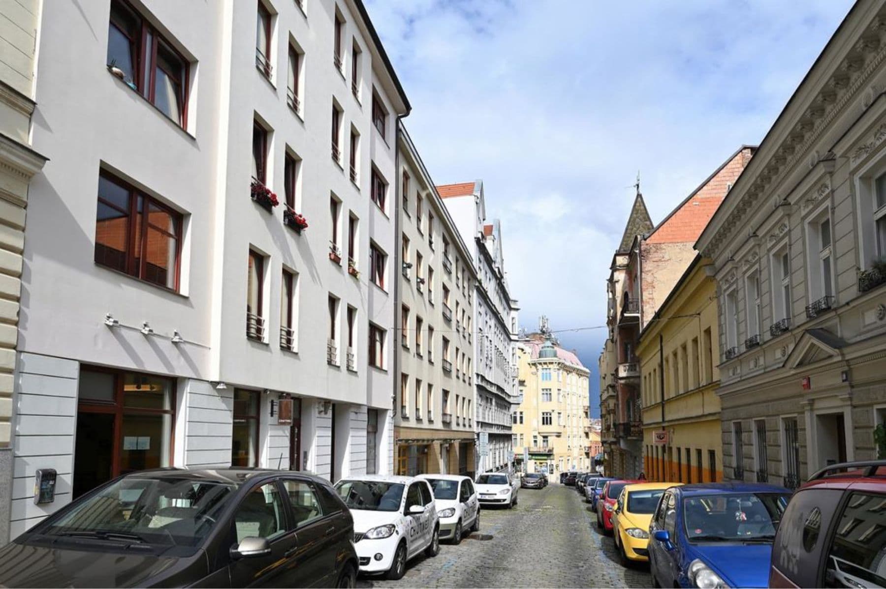 Prenájom garáže 10 m², Voroněžská, Praha, Praha Prenájom garáže 10 m², Voroněžská, Praha, Praha