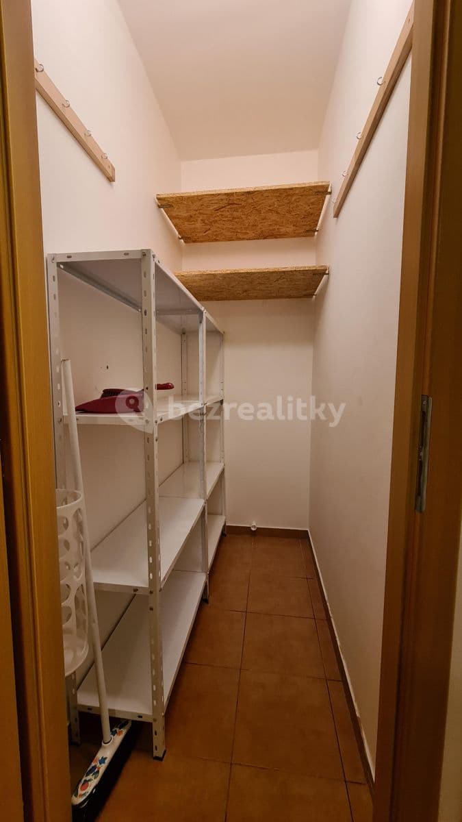 Prenájom bytu 3-izbový 92 m², Marie Podvalové, Praha, Praha Prenájom bytu 3-izbový 92 m², Marie Podvalové, Praha, Praha