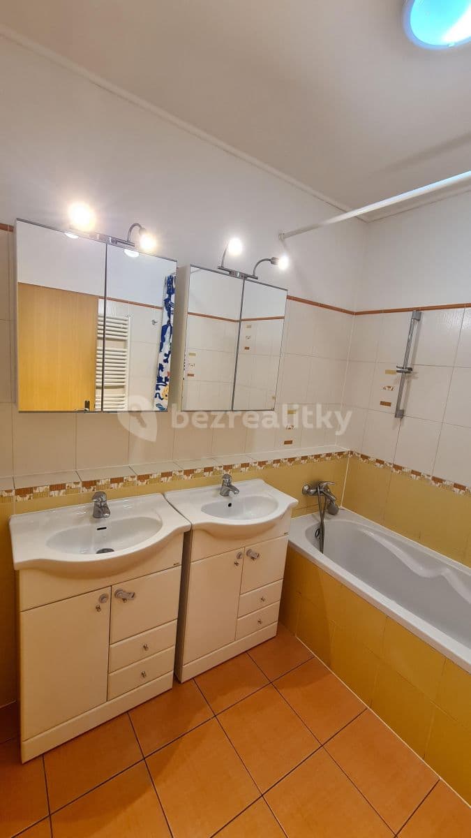 Prenájom bytu 3-izbový 92 m², Marie Podvalové, Praha, Praha Prenájom bytu 3-izbový 92 m², Marie Podvalové, Praha, Praha