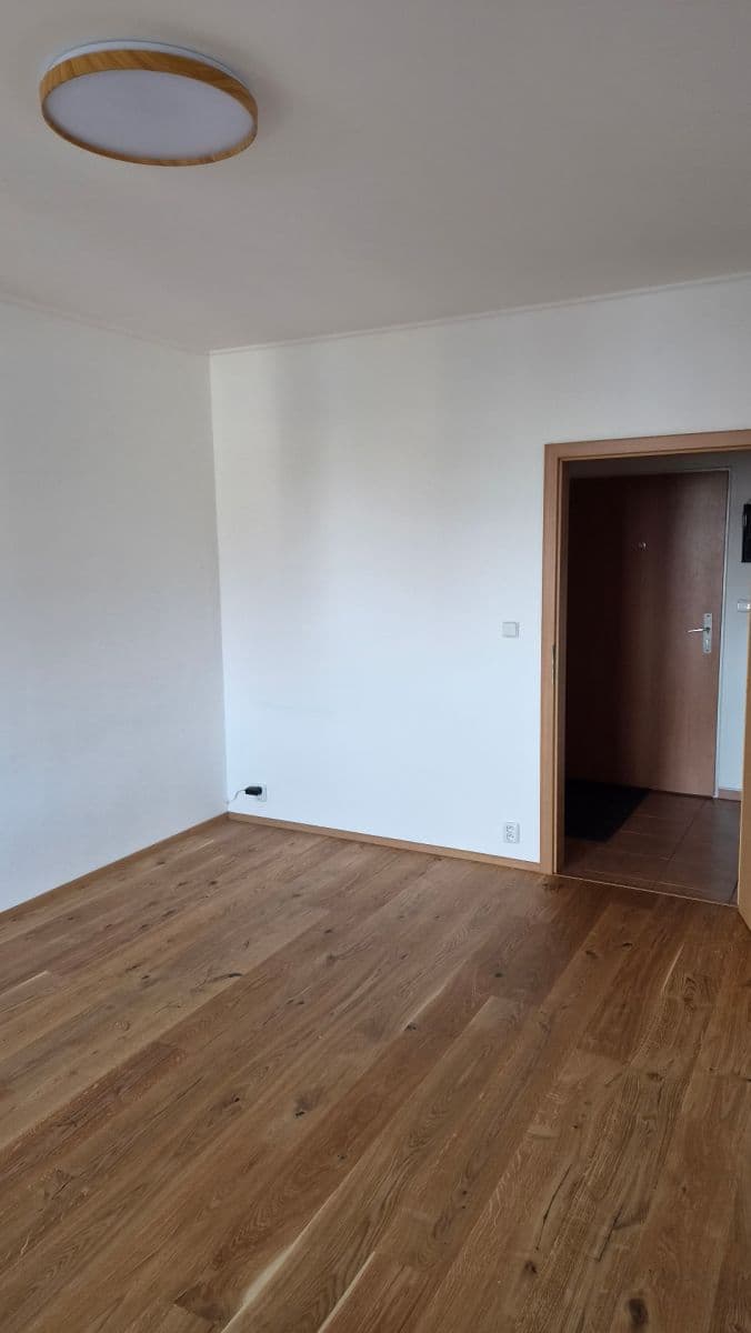 Prenájom bytu 3-izbový 92 m², Marie Podvalové, Praha, Praha Prenájom bytu 3-izbový 92 m², Marie Podvalové, Praha, Praha