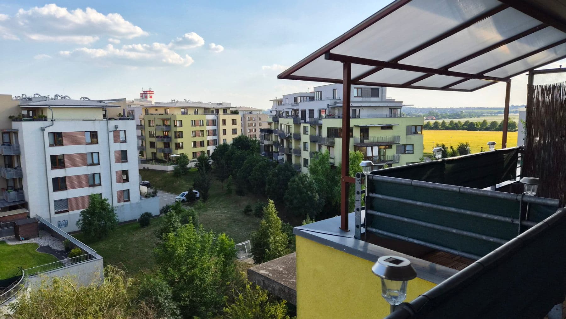 Prenájom bytu 3-izbový 92 m², Marie Podvalové, Praha, Praha Prenájom bytu 3-izbový 92 m², Marie Podvalové, Praha, Praha