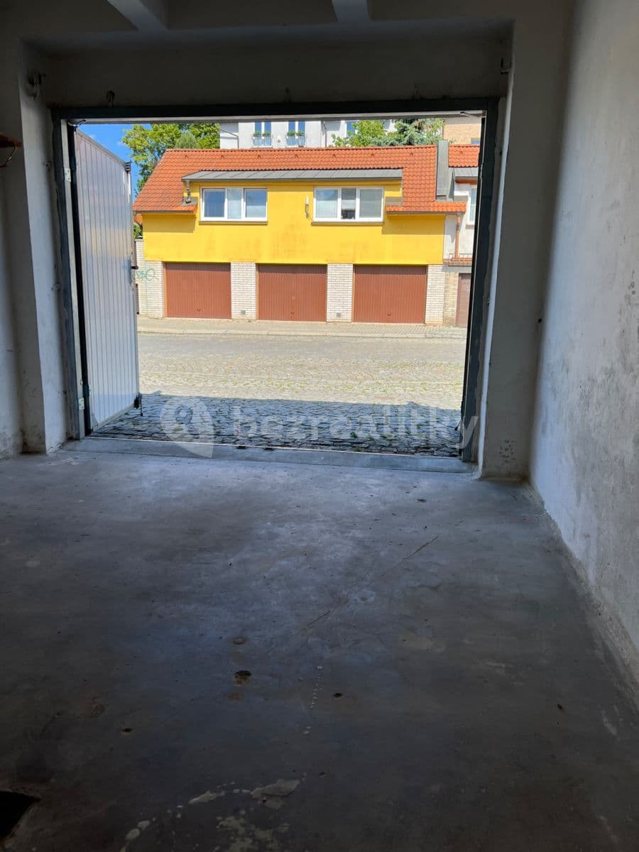 Prenájom garáže 16 m², Dubečská, Praha, Praha Prenájom garáže 16 m², Dubečská, Praha, Praha