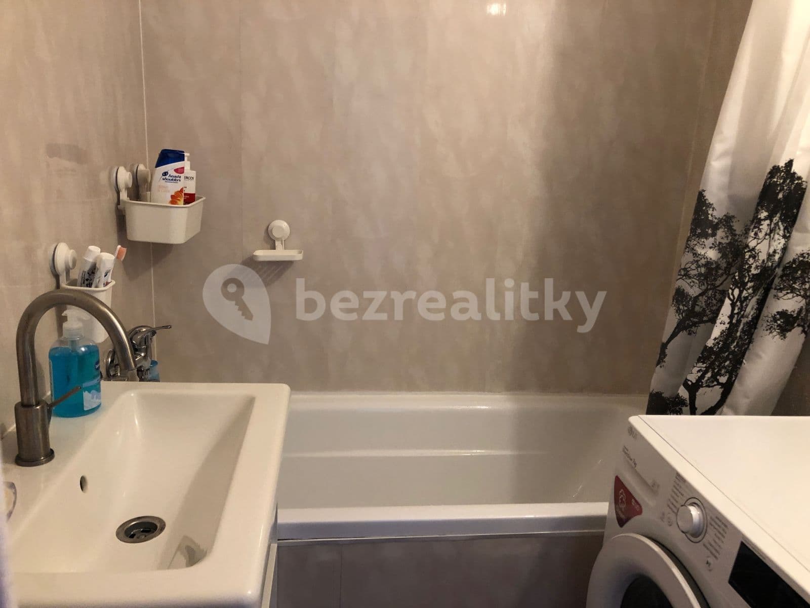 Prenájom bytu 4-izbový 96 m², Krušnohorská, Karlovy Vary, Karlovarský kraj Prenájom bytu 4-izbový 96 m², Krušnohorská, Karlovy Vary, Karlovarský kraj