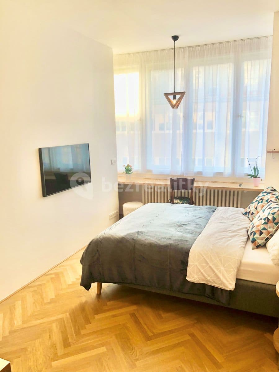 Prenájom bytu 1-izbový 28 m², Lucemburská, Praha, Praha Prenájom bytu 1-izbový 28 m², Lucemburská, Praha, Praha