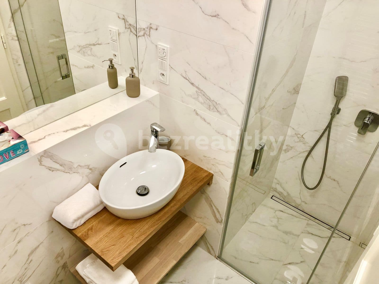 Prenájom bytu 1-izbový 28 m², Lucemburská, Praha, Praha Prenájom bytu 1-izbový 28 m², Lucemburská, Praha, Praha