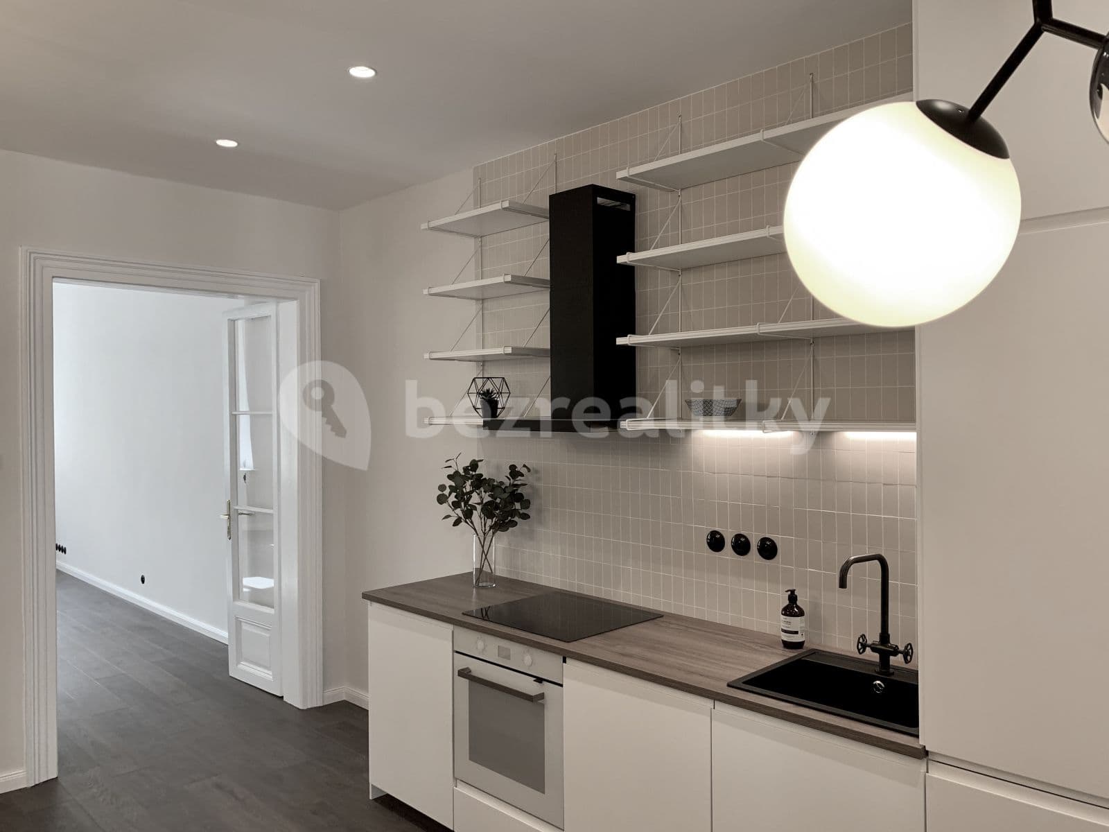 Prenájom bytu 2-izbový 66 m², Štefánikova, Praha, Praha Prenájom bytu 2-izbový 66 m², Štefánikova, Praha, Praha