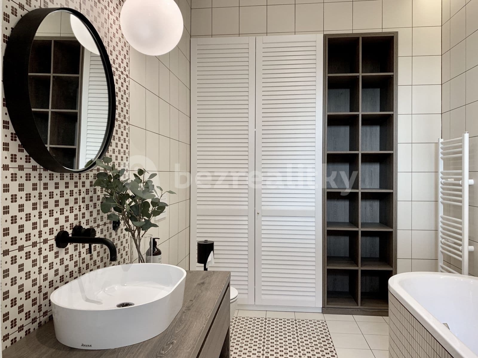 Prenájom bytu 2-izbový 66 m², Štefánikova, Praha, Praha Prenájom bytu 2-izbový 66 m², Štefánikova, Praha, Praha