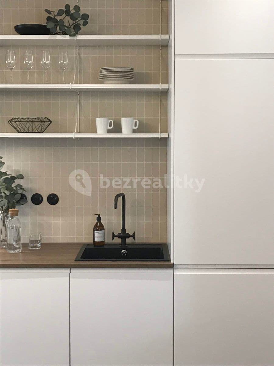 Prenájom bytu 2-izbový 66 m², Štefánikova, Praha, Praha Prenájom bytu 2-izbový 66 m², Štefánikova, Praha, Praha