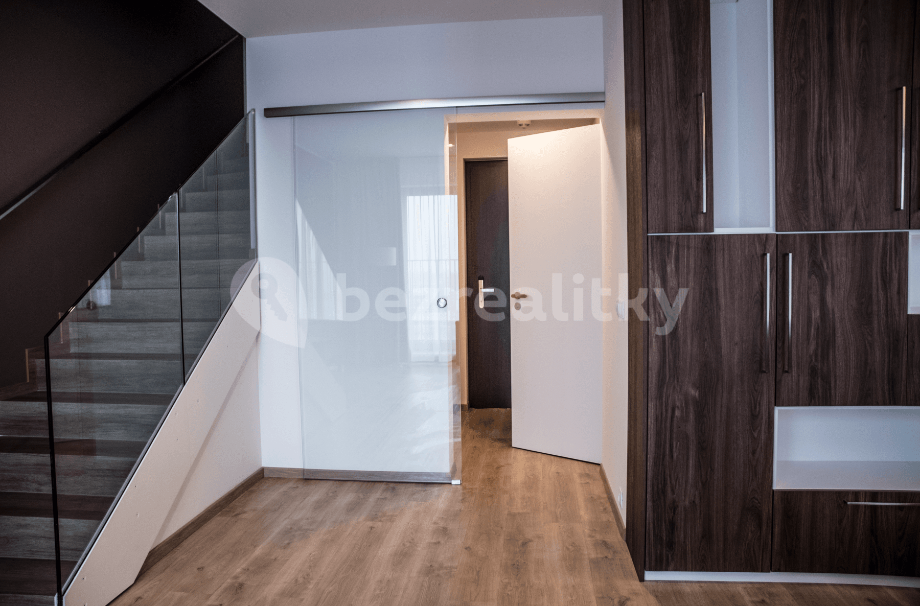 Prenájom bytu 3-izbový 99 m², Mukařovského, Praha, Praha Prenájom bytu 3-izbový 99 m², Mukařovského, Praha, Praha