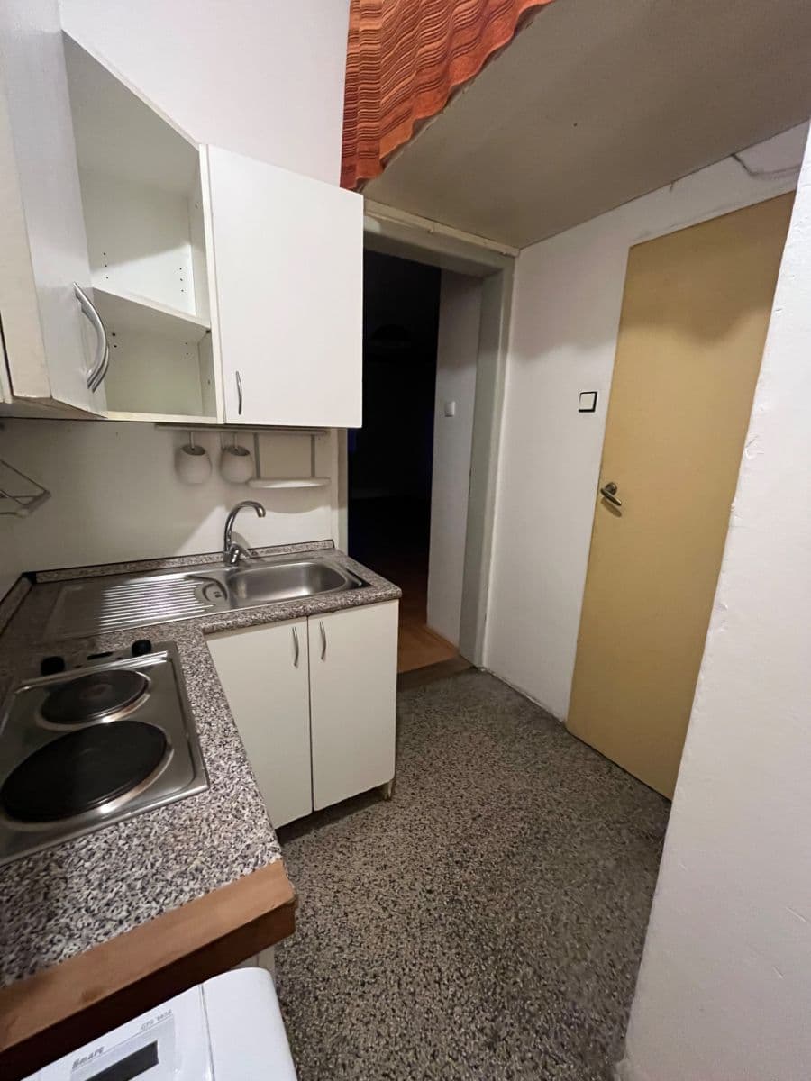 Prenájom bytu 1-izbový 30 m², Sobotecká, Praha, Praha Prenájom bytu 1-izbový 30 m², Sobotecká, Praha, Praha