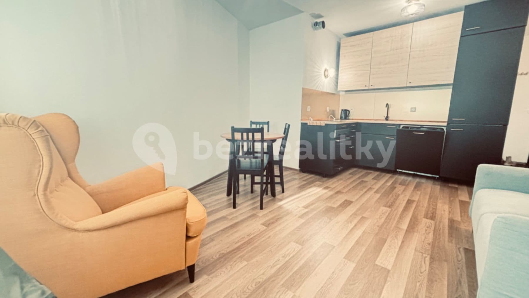 Prenájom bytu 2-izbový 45 m², Mickiewiczova, Bratislava - mestská časť Staré Mesto, Bratislavský kraj Prenájom bytu 2-izbový 45 m², Mickiewiczova, Bratislava - mestská časť Staré Mesto, Bratislavský kraj