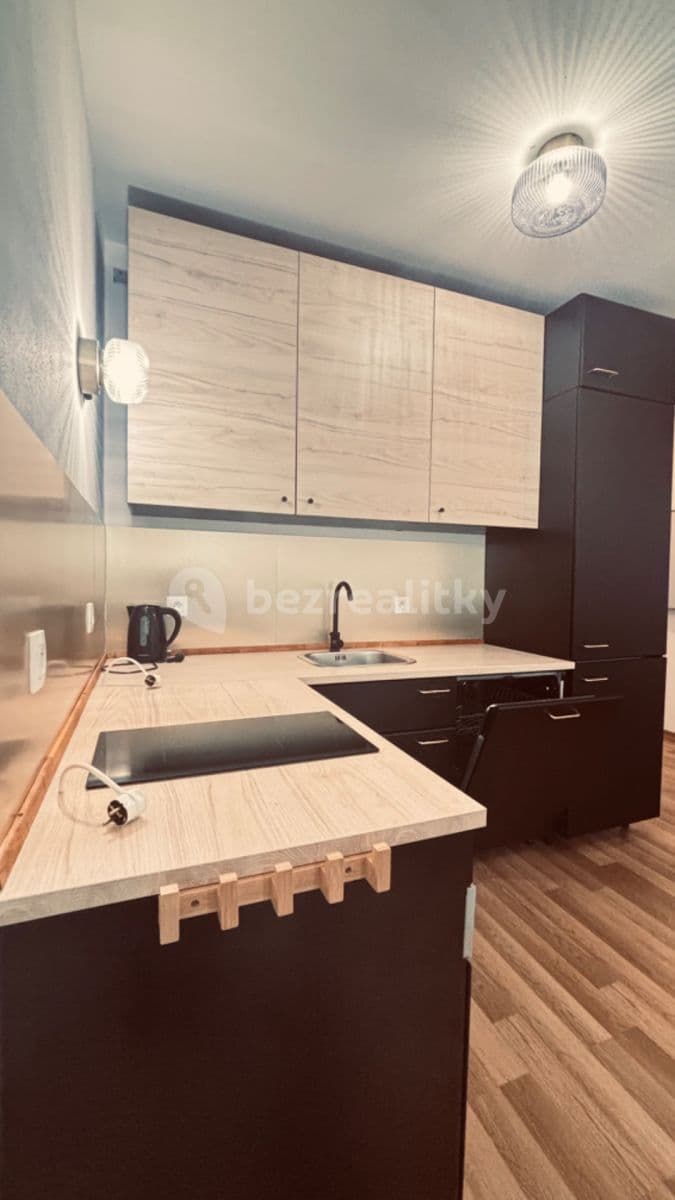 Prenájom bytu 2-izbový 45 m², Mickiewiczova, Bratislava - mestská časť Staré Mesto, Bratislavský kraj Prenájom bytu 2-izbový 45 m², Mickiewiczova, Bratislava - mestská časť Staré Mesto, Bratislavský kraj