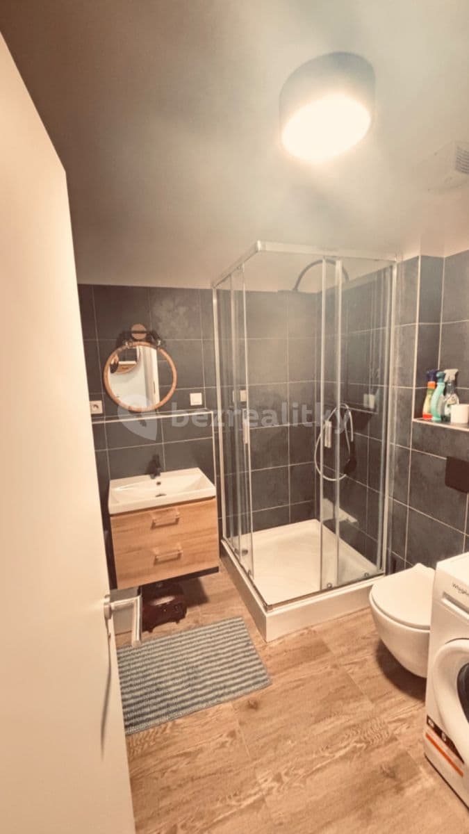 Prenájom bytu 2-izbový 45 m², Mickiewiczova, Bratislava - mestská časť Staré Mesto, Bratislavský kraj Prenájom bytu 2-izbový 45 m², Mickiewiczova, Bratislava - mestská časť Staré Mesto, Bratislavský kraj