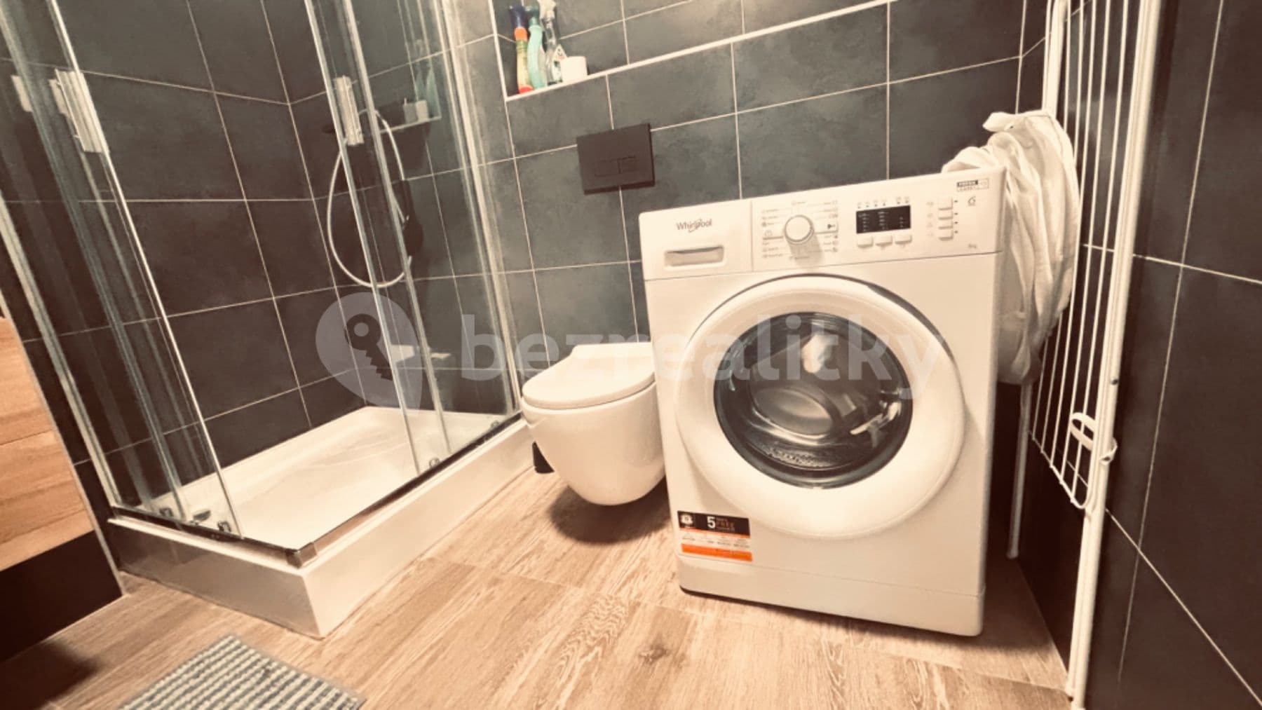 Prenájom bytu 2-izbový 45 m², Mickiewiczova, Bratislava - mestská časť Staré Mesto, Bratislavský kraj Prenájom bytu 2-izbový 45 m², Mickiewiczova, Bratislava - mestská časť Staré Mesto, Bratislavský kraj