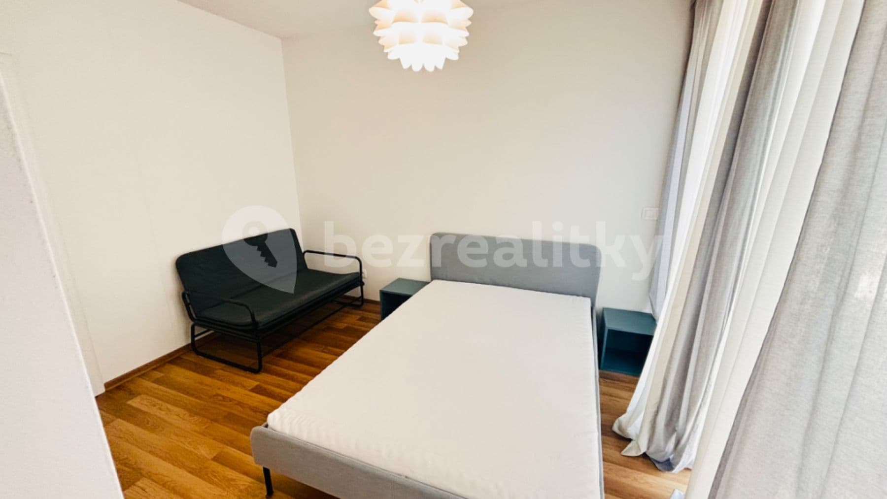 Prenájom bytu 2-izbový 45 m², Mickiewiczova, Bratislava - mestská časť Staré Mesto, Bratislavský kraj Prenájom bytu 2-izbový 45 m², Mickiewiczova, Bratislava - mestská časť Staré Mesto, Bratislavský kraj