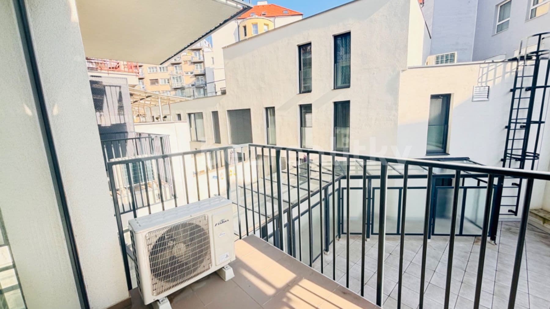 Prenájom bytu 2-izbový 45 m², Mickiewiczova, Bratislava - mestská časť Staré Mesto, Bratislavský kraj Prenájom bytu 2-izbový 45 m², Mickiewiczova, Bratislava - mestská časť Staré Mesto, Bratislavský kraj