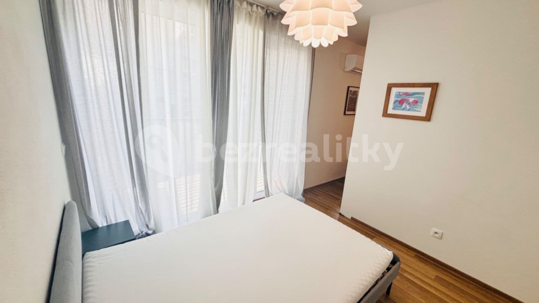 Prenájom bytu 2-izbový 45 m², Mickiewiczova, Bratislava - mestská časť Staré Mesto, Bratislavský kraj Prenájom bytu 2-izbový 45 m², Mickiewiczova, Bratislava - mestská časť Staré Mesto, Bratislavský kraj