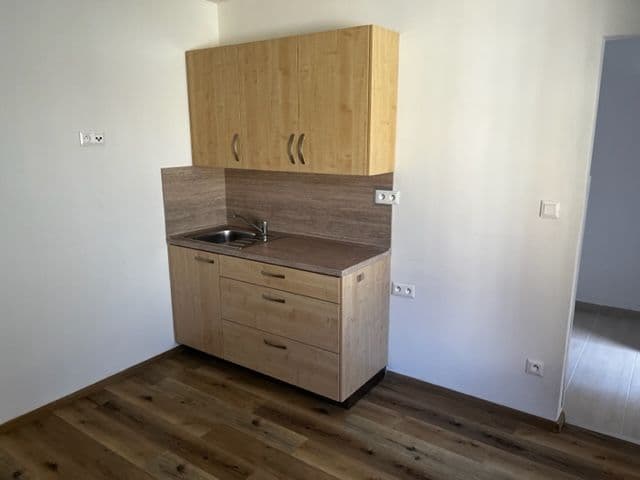 Prenájom bytu Garsoniéra 21 m², Bezručova, Mikulov, Jihomoravský kraj Prenájom bytu Garsoniéra 21 m², Bezručova, Mikulov, Jihomoravský kraj