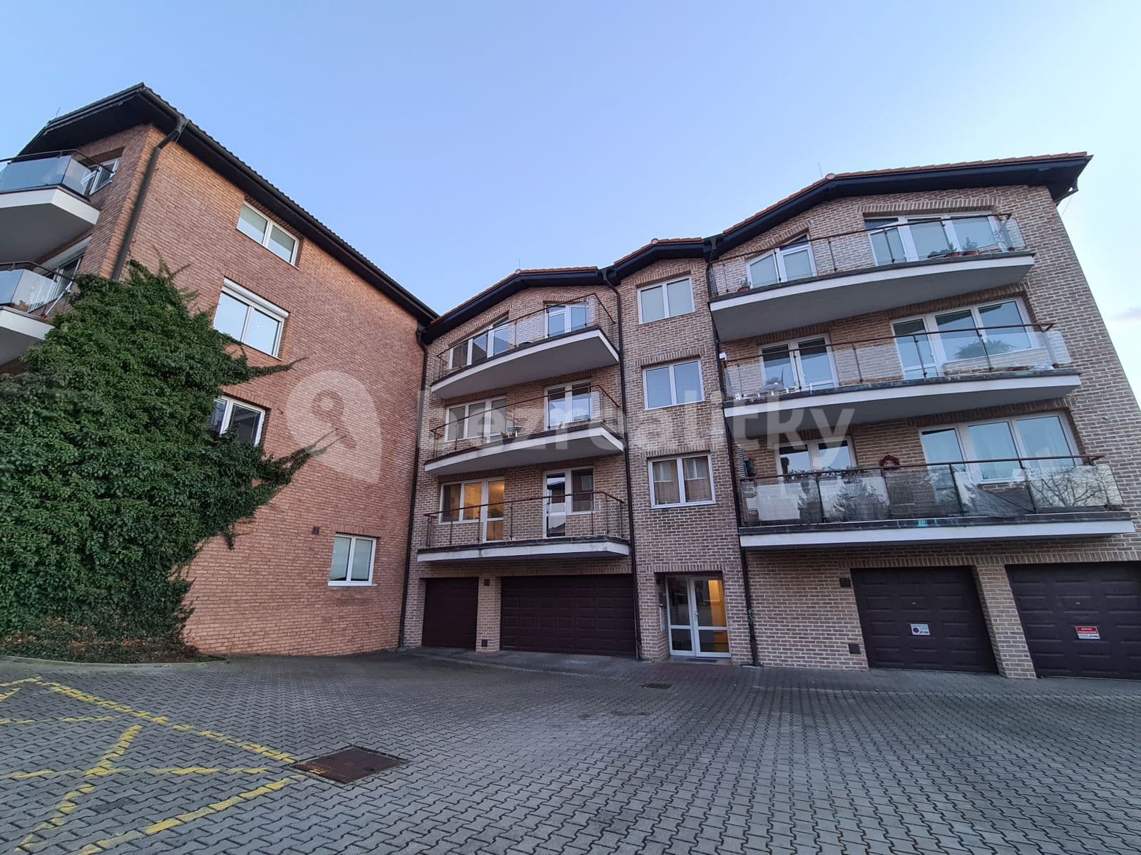 Prenájom bytu 2-izbový 52 m², Za Sídlištěm, Dolní Břežany, Středočeský kraj Prenájom bytu 2-izbový 52 m², Za Sídlištěm, Dolní Břežany, Středočeský kraj