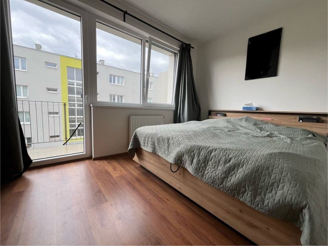 Prenájom bytu 2-izbový 45 m², Karla Čapka, Unhošť, Středočeský kraj Prenájom bytu 2-izbový 45 m², Karla Čapka, Unhošť, Středočeský kraj